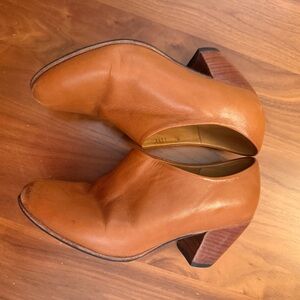 Dieppa Restrepo light brown shoes, good condition size 7